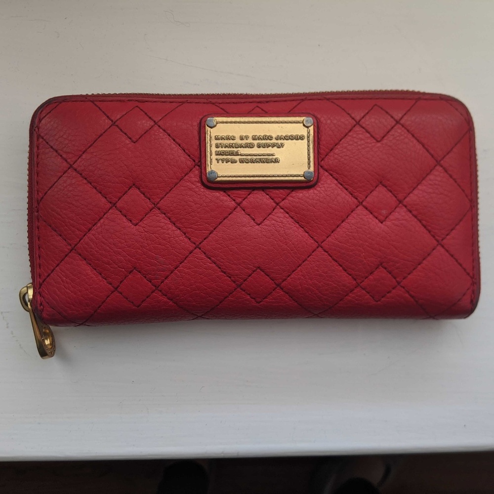 Marc By Marc Jacobs Zip around quilted wallet Red